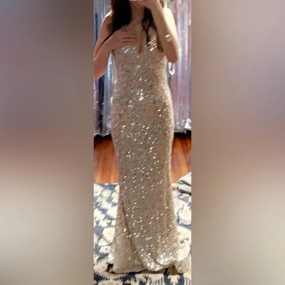 selling my prom dress. didn’t even wear it to prom - Picture 1 of 3